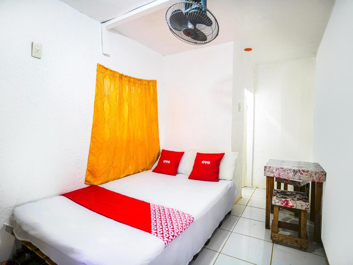 Oyo 875 Madhavi Beach Resort Balibago 外观 照片